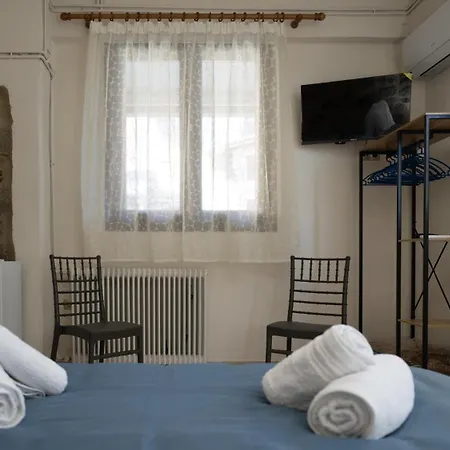 Apartament Akratos House *
