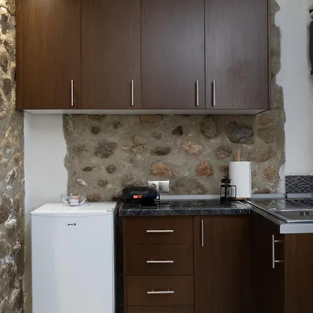 Akratos House *