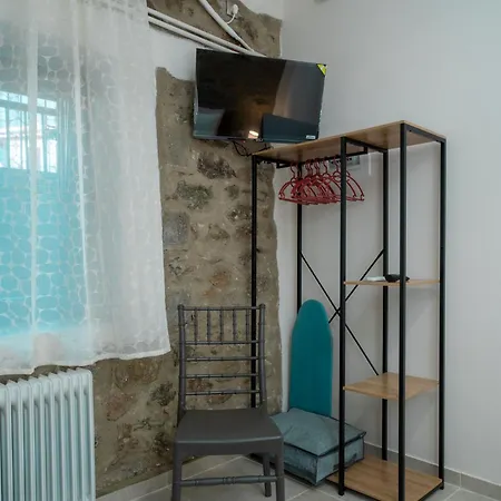 Akratos House